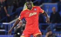 Rissa tra tifosi di Leicester e Napoli: la reazione incredula di Koulibaly (VIDEO)