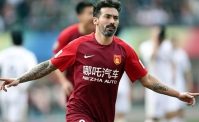 Il Pocho Lavezzi fa piangere Marek Hamsik, un suo goal batte il Dalian dell'ex capitano