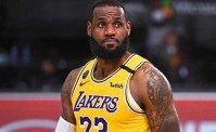 LeBron James a Ischia, l'americano risponde al coro dei fan! Folla in visibilio (VIDEO)