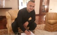 VIDEO - Lobotka ricopre d'affetto la piccola figlia. Il momento � di infinita dolcezza