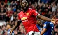 Festino surreale per Lukaku a Hollywood, la sorpresa esce direttamente... dalla bara!