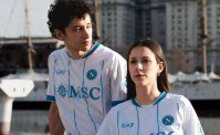 Il Napoli presenta la seconda maglia: Nàpoles è dedicata ai napoletani che vivono lontano