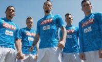 VIDEO - Rispedisco tutto ad ADL: paghi prima lo stadio!. Simeone rifiuta la maglia del Napoli