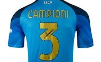 Maglia Napoli Campioni, la nuova divisa firmata da De Laurentiis: costa 250 euro