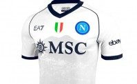 In trasferta invocano il Vesuvio? Il Napoli glielo sbatte in faccia sulla nuova maglia