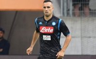 Maksimovic dispensa autografi e selfie: Sei bello!. Pioggia di tifosi per il serbo e Gaetano