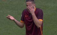 Manolas-Higuain, il greco: Non vedo niente, mi ha messo un dito nel'occhio
