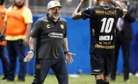 VIDEO - Maradona torna alla Bombonera. Accoglienza da brividi e bacio di Tevez! Tifosi: Diego, Diego