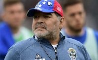 VIDEO - Maradona a Buenos Aires, l'ambulanza di Diego scortata da centinaia di tifosi!