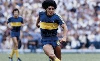Maradona, gol dalla linea laterale in Boca-River. Renica stupito: Non l'avevo mai visto (VIDEO)