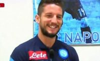 Sfott� di Mertens ad Anguissa, il camerunense � impassibile. Risate a Castel Volturno (VIDEO)