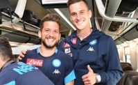 Napoli arrivato allo stadio, ADL sorridente. Koulibaly concentrato. Un bimbo si avvicina a Mertens e poi...