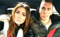 VIDEO - Adoro venire qui. La bellissima fidanzata di Milik per le strade di Napoli: Corni della fortuna...