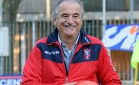 VIDEO - Addio a Mondonico, migliaia in piazza a Rivolta per il funerale: You'll never walk alone!