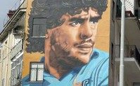 Grumo Nevano, inaugurato murales su Maradona: folla di tifosi