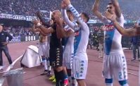 Da Napoli � tutto, linea allo studio, spettacolare striscione della Curva B a fine partita