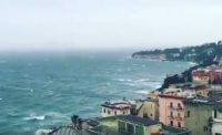 Nuova pesante allerta meteo sulla citt� di Napoli, il Sindaco chiude tutte le scuole per domani