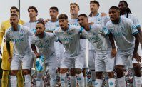 Terzo tempo dopo Napoli-Osasuna: i giocatori spagnoli abbracciano i tifosi azzurri