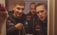 SSC Napoli, spettacolare clip di Natale. Sorpresa di Di Lorenzo, Ospina e Zielinski a un bimbo (VIDEO)