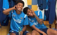 Neres e Alisson, sorrisi negli spogliatoi. Ma le condizioni dell'ex Benfica restano misteriose