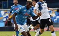 Non si muove pi�!, spavento per Osimhen. Ceffoni per rianimarlo