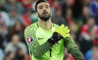 VIDEO - Sporting Lisbona sotto choc, giocatori picchiati con mazze di ferro dagli ultras!