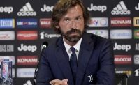 Juventus, Pirlo tra la vittoria sul Napoli e l'attacco di tosse del giornalista (VIDEO)