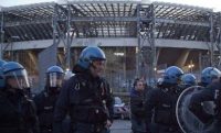 Napoli-Zurigo, guerriglia urbana tra i tifosi: assalto ad un taxi, 20 ultr� in commissariato e anche una rapina