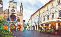 VIDEO - Non siamo a Napoli, vergogna a Pordenone! Cartelli offensivi sui bidoni dei rifiuti