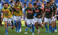 Napoli, giocatori in campo per il riscaldamento: c'� anche Edo! La reazione del San Paolo