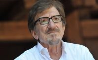 Gigi Proietti, Roma lo ricorda con un murale da brividi. Er sorriso magico der Mandrake