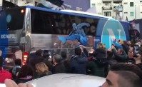 Napoli giunto in albergo a Milano, l'arrivo della squadra in pullman: fitta nebbia (VIDEO)
