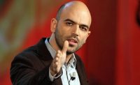 Incredibile botta e risposta su Twitter tra Saviano e la Polizia: Che pena leggere commenti affrettati