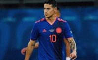 FOTO - I tifosi si scatenano: Ecco James Rodriguez con la nuova maglia del Napoli!