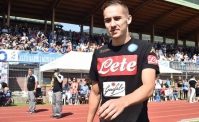 Rog dice addio al Napoli: il centrocampista lascia Carciato tra gli applausi dei tifosi!