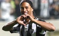 Alberti: Ho parlato con Ronaldinho: verrebbe a nuoto a Napoli! ADL ha una strategia