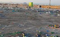 Rotonda Diaz invasa di rifiuti dopo la festa, scatta subito l'indignazione social