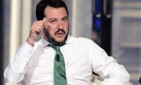VIDEO - Salvini dopo il comizio a Mondragone: Puzzo? Dopo due ore con quella gentaglia...