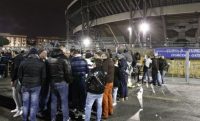 Fuorigrotta in tilt: traffico, polizia e lunghe code ai cancelli dello stadio