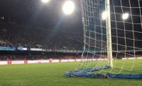 VIDEO - Napoli-Liverpool, l'urlo Champions visto da via Manzoni: boato da brividi!