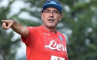 VIDEO - La SSC Napoli omaggia Sarri con i messaggi dei tifosi. Non mancano le polemiche