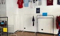 Milano, svaligiato lo store Le Sette Sorelle. Rubate centinaia di maglie da calcio a imprenditore napoletano