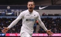 Sigurdsson nell'abisso dopo l'arresto per pedofilia: la moglie lascia la casa