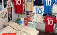 Spalletti mostra la camera da letto: Stanotte dormir� nella Panda