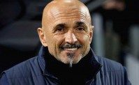 Spalletti lascia lo stadio in taxi e urla: Forza Napoli!. Tifosi pazzi di gioia (VIDEO)