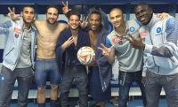 Napoli travolgente! Lo spogliatoio azzurro � sereno e compatto. Si lotta su quattro fronti