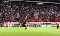 VIDEO - Ultras della Stella Rossa fanno tremare Fuorigrotta: che festa fuori al San Paolo!
