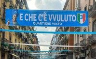 E che c'� vvuluto, striscione nel Quartiere Vasto. Grazie anche a... Forgione