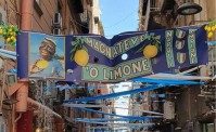 Osimhen: Magnateve 'o limone, super striscione nel cuore di Napoli
