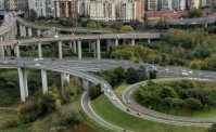 Sospeso nel vuoto da 30 ore: minaccia il suicidio. Un giocatore del Napoli pu� salvarlo